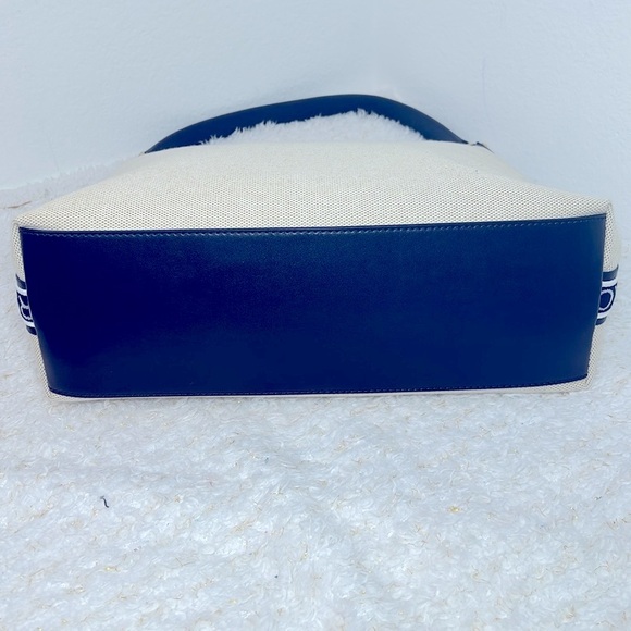 Michael Kors Maeve Hobo Cream and Black Shoulder Bag - Picture 6 of 14